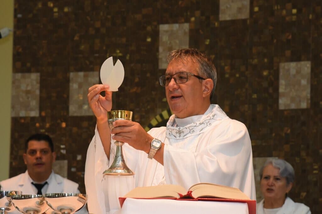 Padre Valdecir Camilo de Freitas celebra 30 anos de sacerdócio