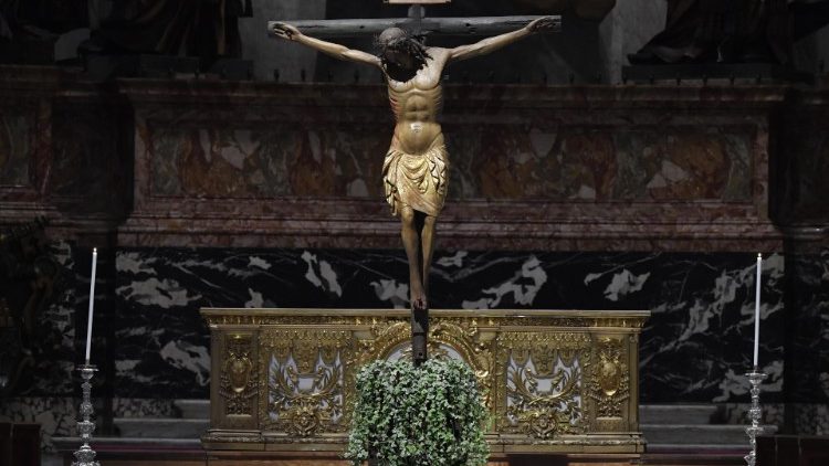 Nas sextas-feiras da Quaresma, a Via Sacra na Basílica de São Pedro
