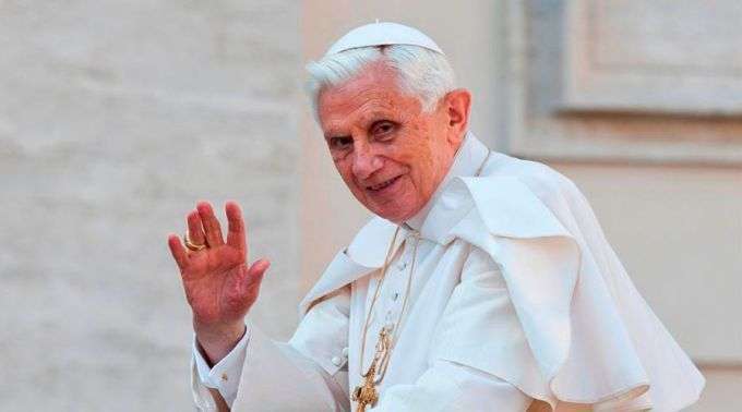 Mensagem falsa sobre a morte de Bento XVI circula nas redes sociais