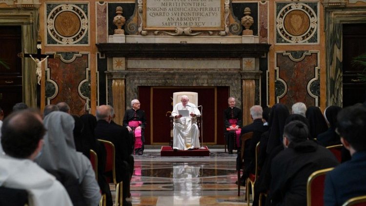 O Papa: a vida consagrada não pode faltar na Igreja e no mundo