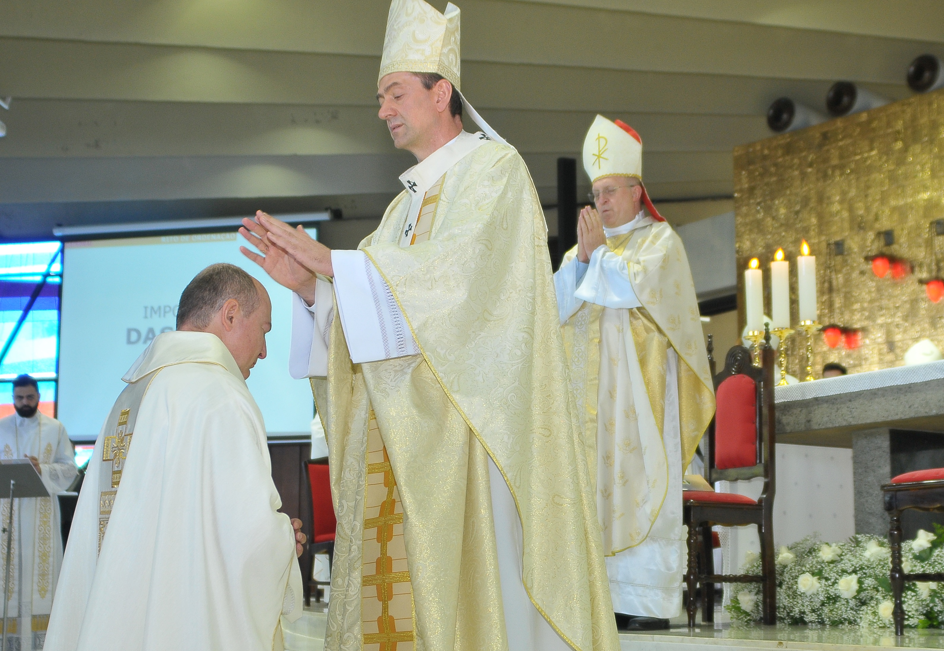 Em celebração emocionante, Monsenhor Reginei José Modolo é ordenado bispo