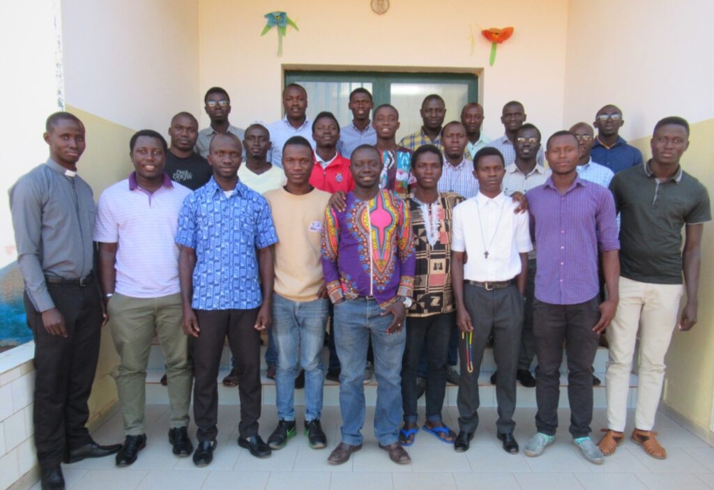 Campanha de doação de livros de Teologia para seminaristas da Guiné-Bissau, na África